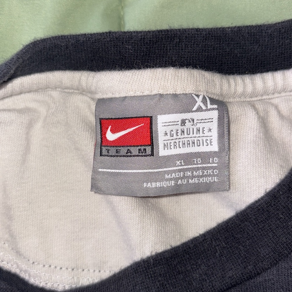 Nike Whit Sox shirt - Picture 6 of 6